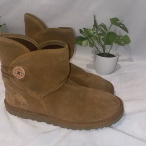 Uggs boots big girls size 4
